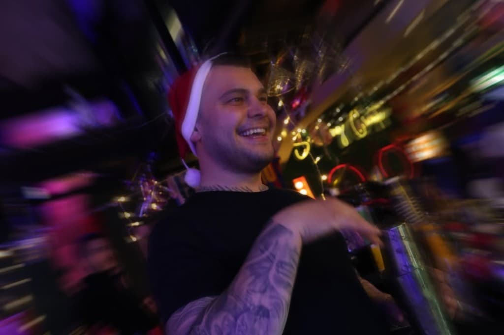 Tokat gece hayatı — Loop Pub dans pistinde enerji dolu anlar