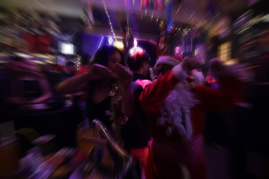 Loop Pub Tokat yılbaşı partisi — dans ve kutlama